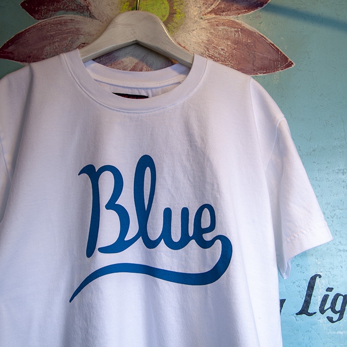 BLUE BLUE カーシブ Blue プリント Tシャツ